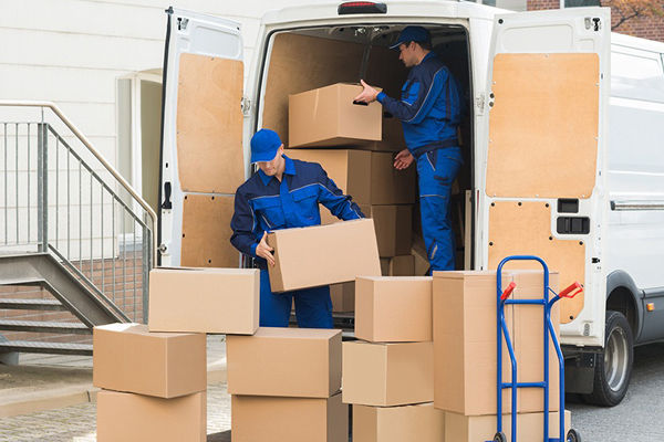 Agarwal Packers and Movers professional team performing loading and unloading services